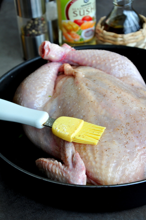 Курица без костей фаршированная капустной солянкой с охотничьими колбасками: шаг 19