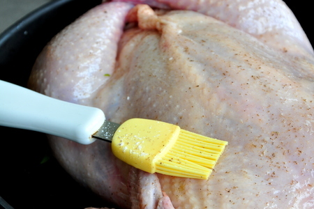 Курица без костей фаршированная капустной солянкой с охотничьими колбасками: шаг 19