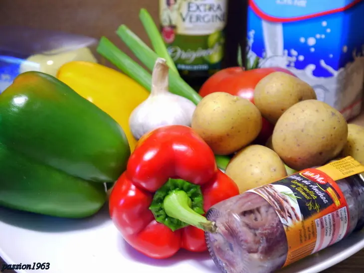 Банья кауда (bagna cauda) – пьемонтский чесночнo-анчоусный соус: шаг 1