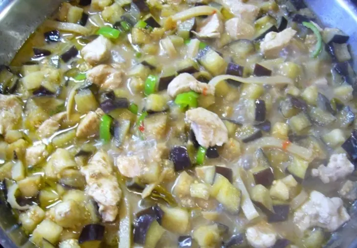 Зеленое карри с баклажаном и курицей: шаг 5