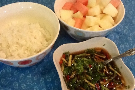Тайский салат из дыни и риса с кинзой: шаг 3