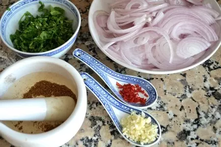 Луковые оладьи (bhaji): шаг 2