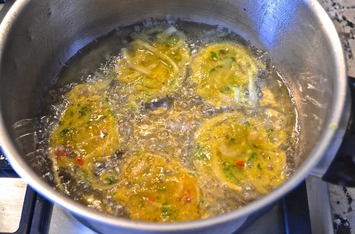 Луковые оладьи (bhaji): шаг 5