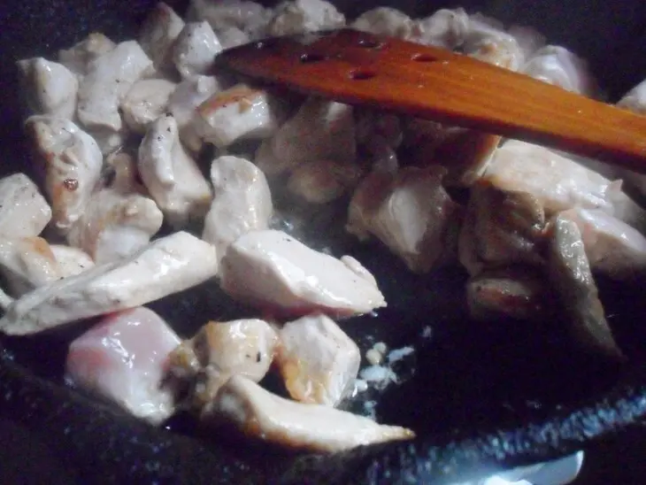 Курица с морковью в сметане: шаг 1