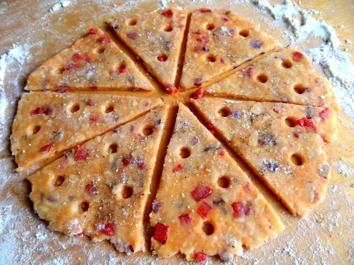 Крекеры с салями и овощами: шаг 6