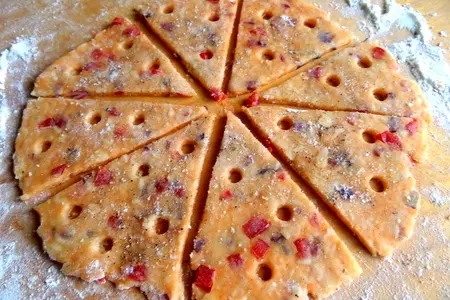 Крекеры с салями и овощами: шаг 6