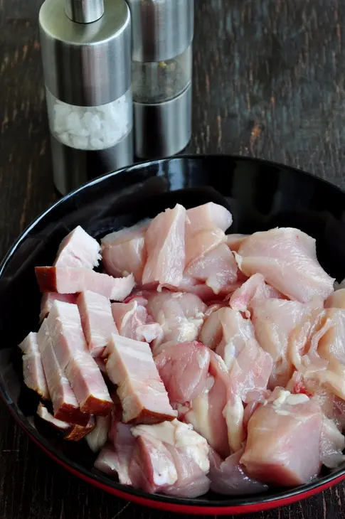 Куриный террин с беконом и розовым перцем: шаг 1