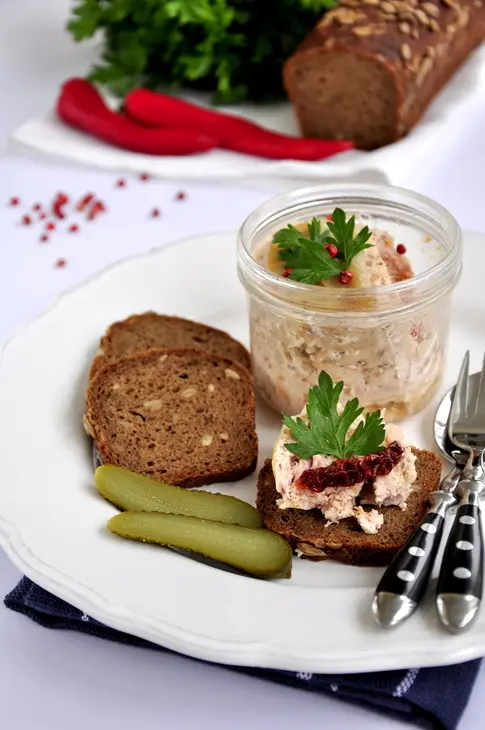 Куриный террин с беконом и розовым перцем: шаг 7