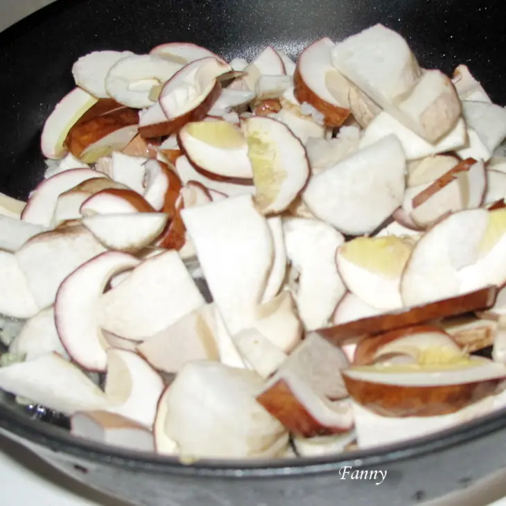 Брускетта с белыми грибами и яйцом пашот: шаг 2