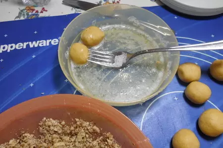 Ореховое печенье с шоколадной начинкой.: шаг 3