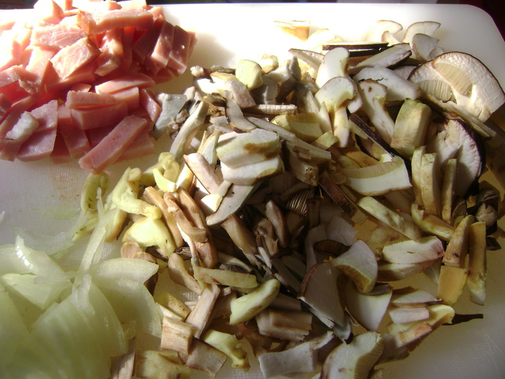 Блинчики по-пикардийски с грибами, сыром и ветчиной.: шаг 1