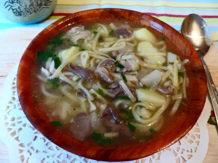 Суп с яичной лапшой и потрошками: шаг 4