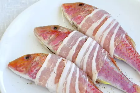 Барабулька в беконе с жареным рисом и овощами: шаг 4