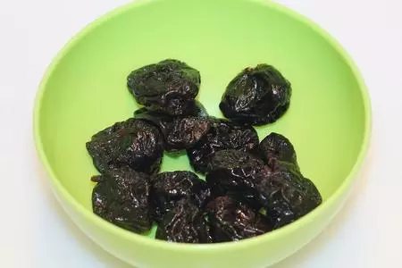 Каша пшеничная  с черносливом: шаг 1