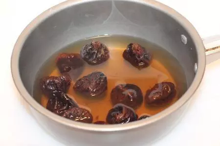 Каша пшеничная  с черносливом: шаг 2