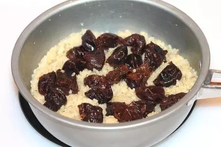 Каша пшеничная  с черносливом: шаг 6
