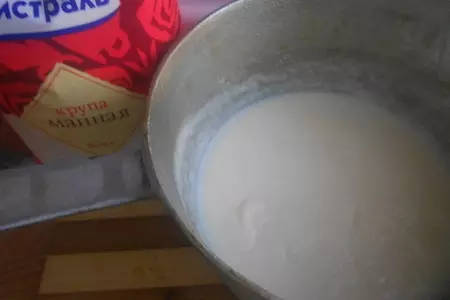 Манная каша с ягодами и орехами кешью: шаг 2