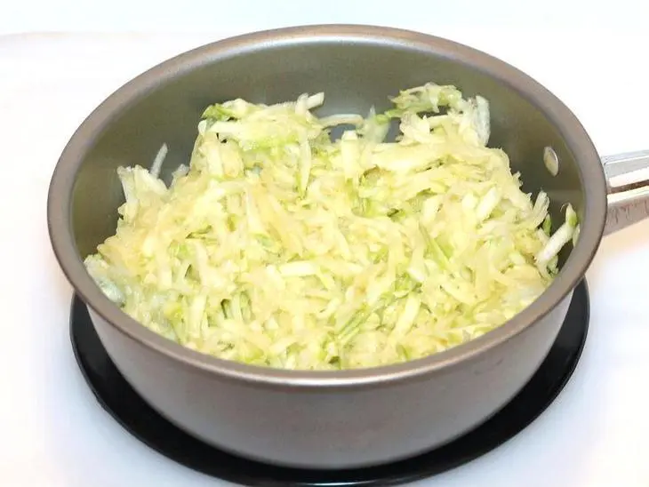Каша гречневая, молочная с кабачком: шаг 4