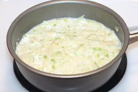 Каша гречневая, молочная с кабачком: шаг 5