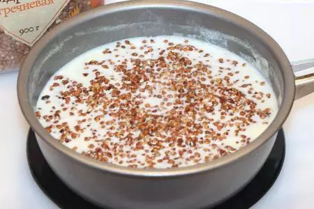 Каша гречневая, молочная с кабачком: шаг 6