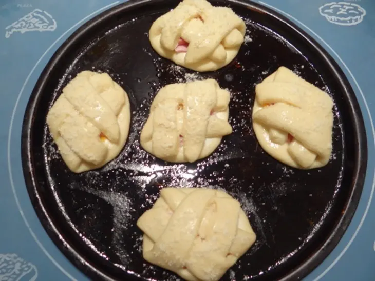 Булочки с ветчиной и сыром: шаг 18