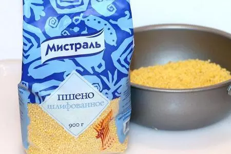 Пшенная каша с томатом и сыром: шаг 1