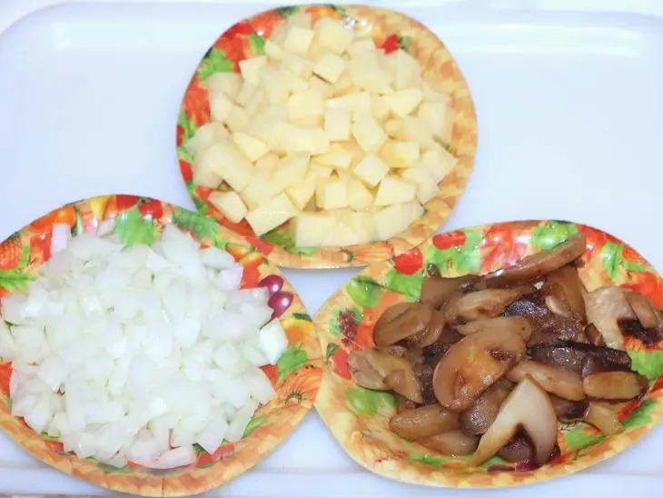 Пирог с картошкой и грибами в мультиварке: шаг 2