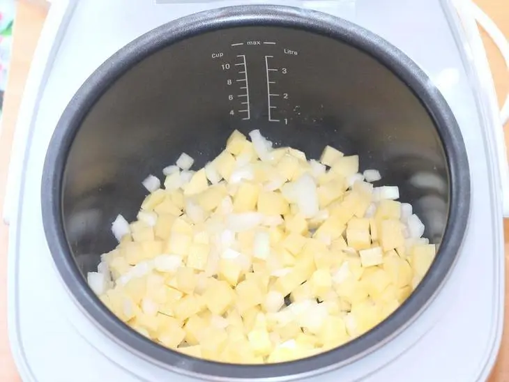 Пирог с картошкой и грибами в мультиварке: шаг 3