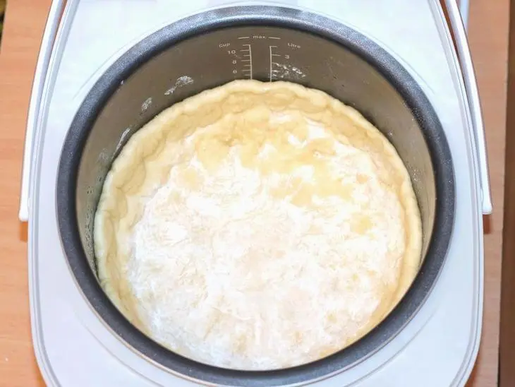 Пирог с картошкой и грибами в мультиварке: шаг 6