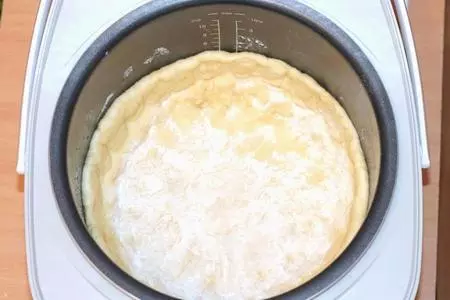 Пирог с картошкой и грибами в мультиварке: шаг 6
