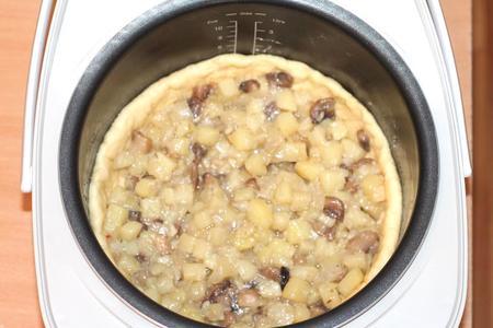 Пирог с картошкой и грибами в мультиварке: шаг 7