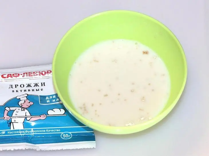 Булочки с чесноком и сыром и пирожки "динозаврики": шаг 1