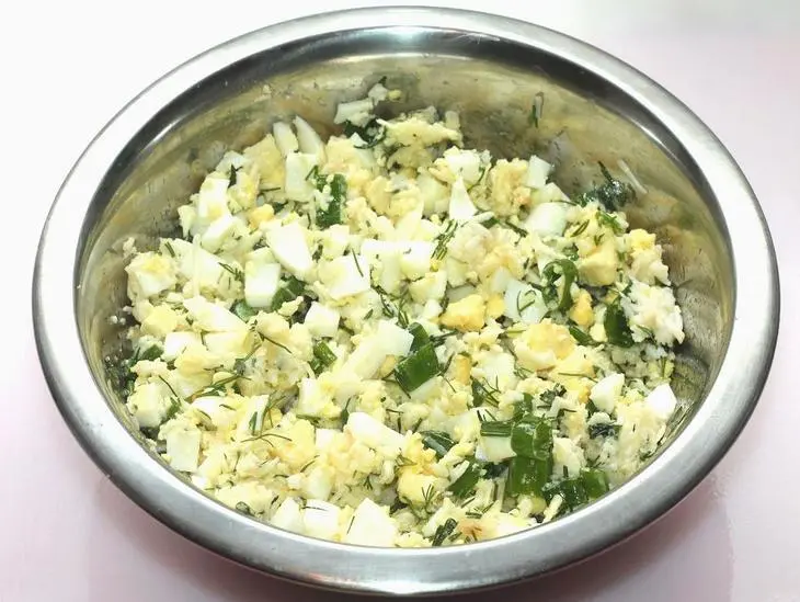 Булочки с чесноком и сыром и пирожки "динозаврики": шаг 5