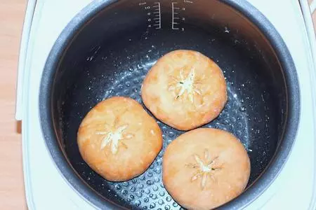 Булочки с чесноком и сыром и пирожки "динозаврики": шаг 12