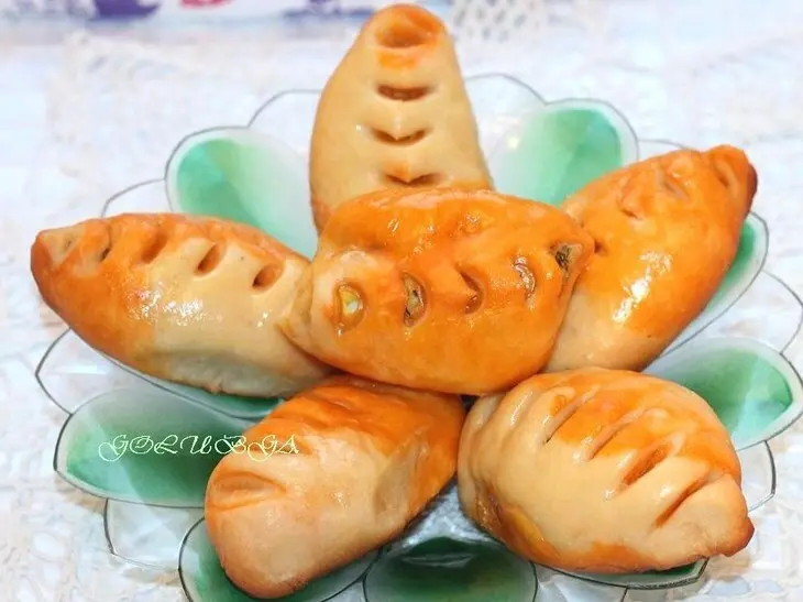 Булочки с чесноком и сыром и пирожки "динозаврики": шаг 18