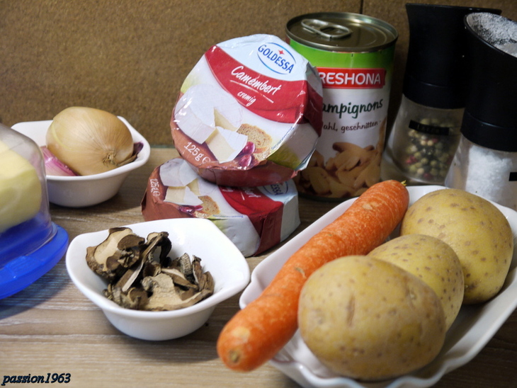 Суп-крем с грибами и камамбером: шаг 1