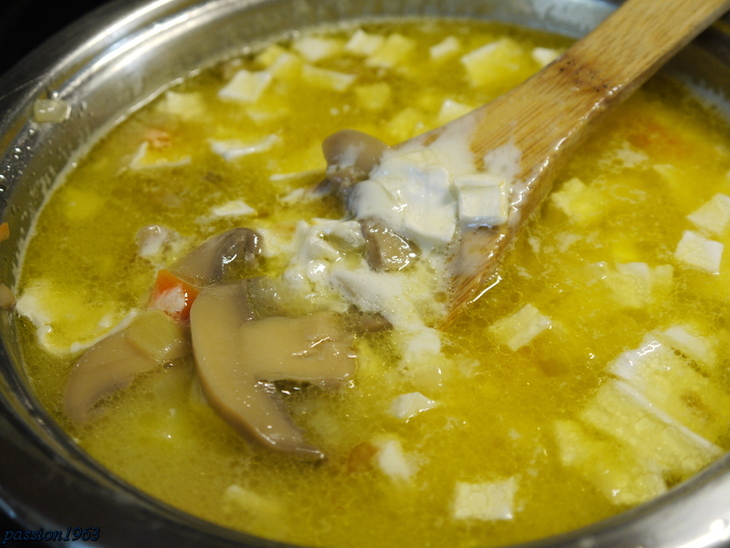 Суп-крем с грибами и камамбером: шаг 4