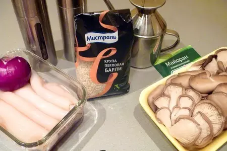Перловочка жемчужная с вешенками и кальмарами: шаг 1