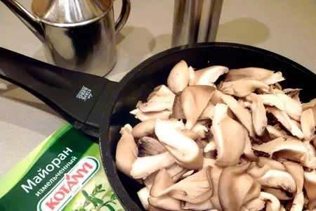 Перловочка жемчужная с вешенками и кальмарами: шаг 5