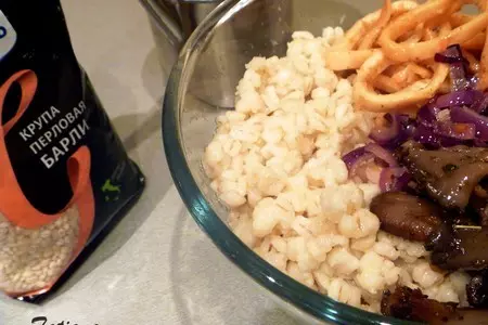 Перловочка жемчужная с вешенками и кальмарами: шаг 7