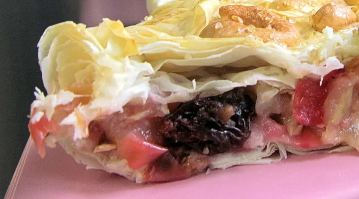 Яблочный пирог с брусникой, корицей и кешью из теста фило! для машеньки (манюша) и всех учителей!: шаг 5