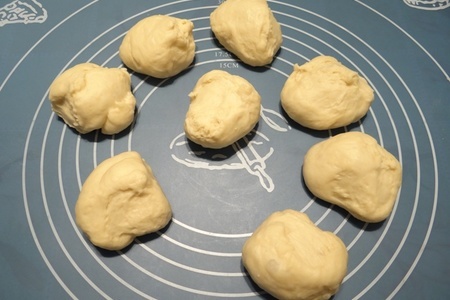 Медовые булочки с начинкой из сливочно-творожного сыра: шаг 12
