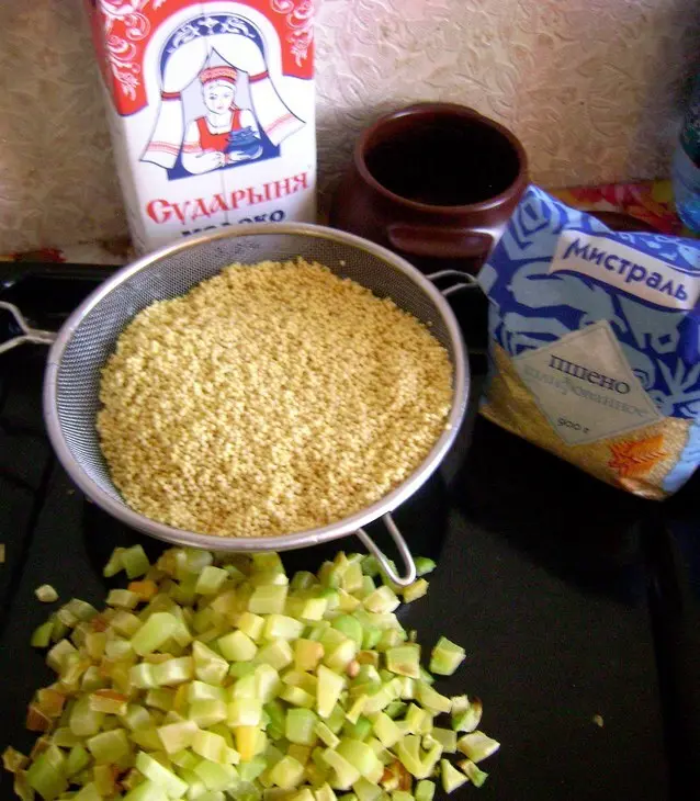 Каша пшенная с тыквой, томленая  в горшочках. русская кухня.: шаг 2