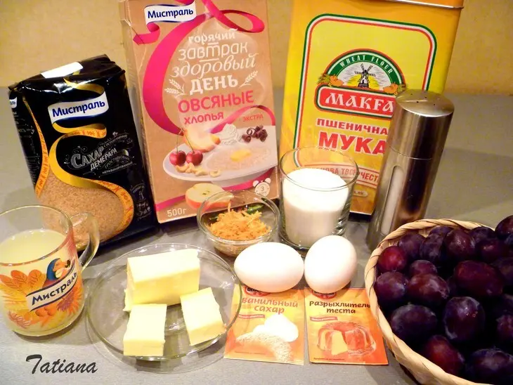 Пирог сливовый с овсяным штрейзелем: шаг 1