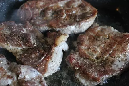 Свинина с карамелизированными яблоками: шаг 5