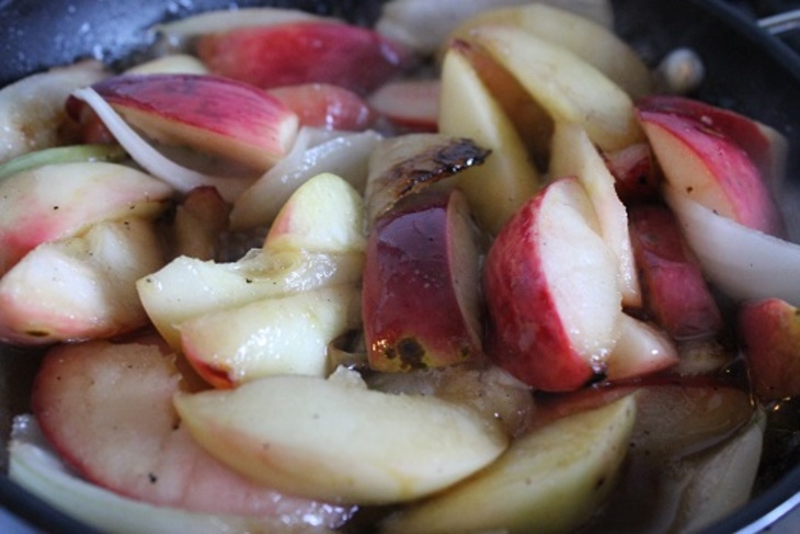 Свинина с карамелизированными яблоками: шаг 9