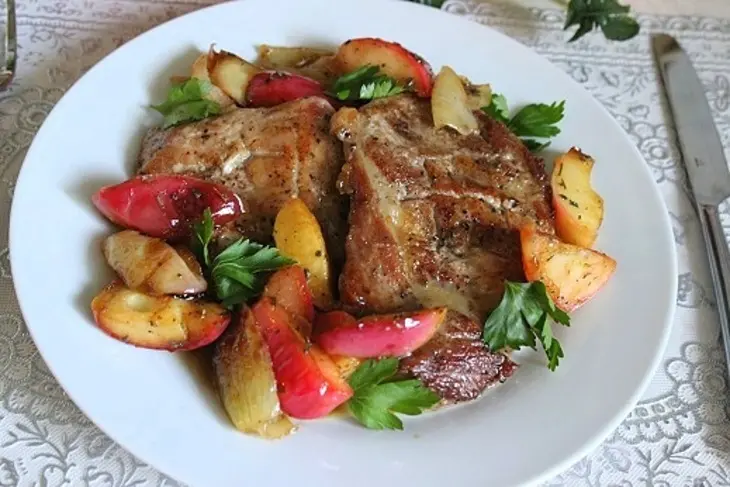 Свинина с карамелизированными яблоками: шаг 12