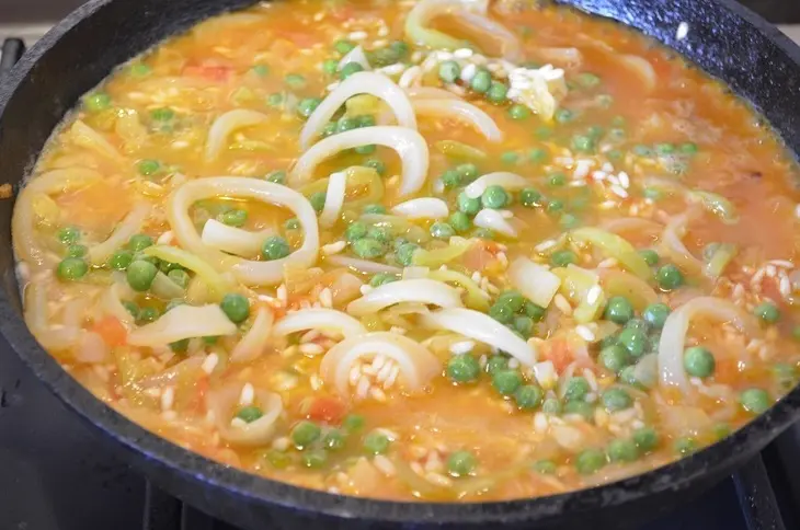 Паэлья с морепродуктами: шаг 12