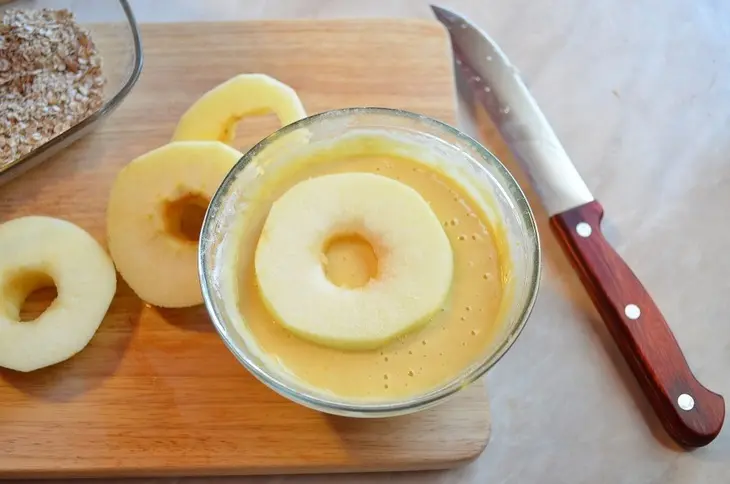 Яблочные кольца в злаковой корочке.: шаг 6