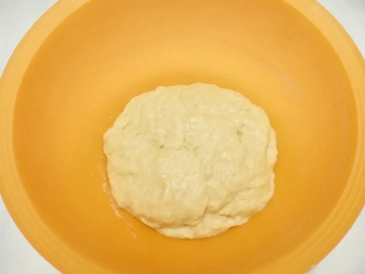 Медовый назук с орехами и грушей: шаг 2